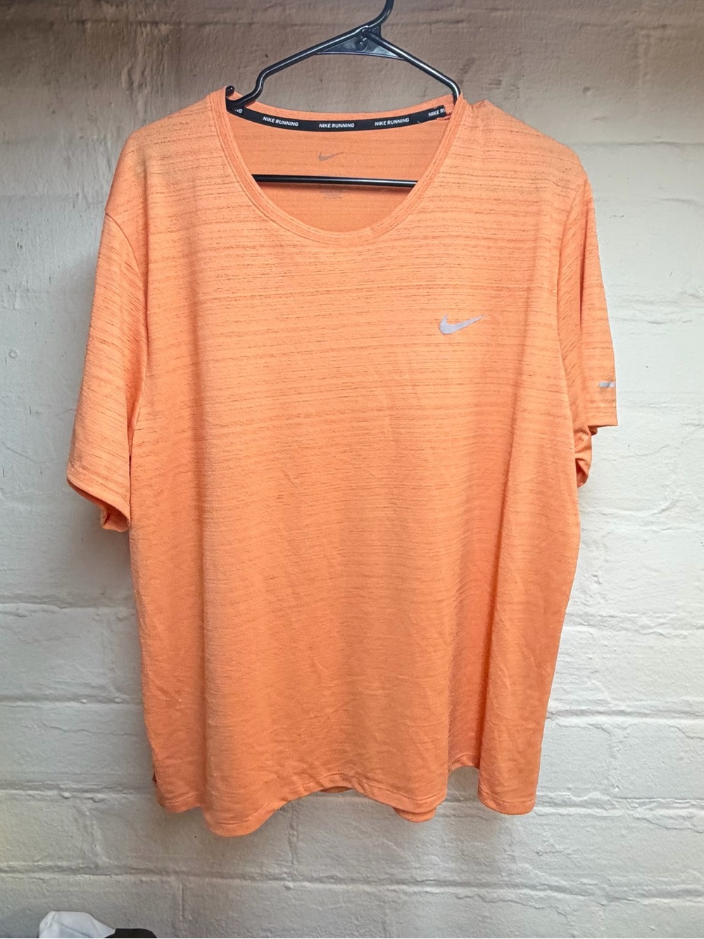 Nike Men’s Orange Short-Sleeve Performance Tee